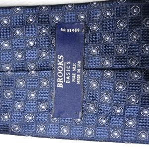 Brooks Brothers polka dots blue tie